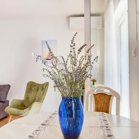 Blanka 1 مالي لوشينغْ